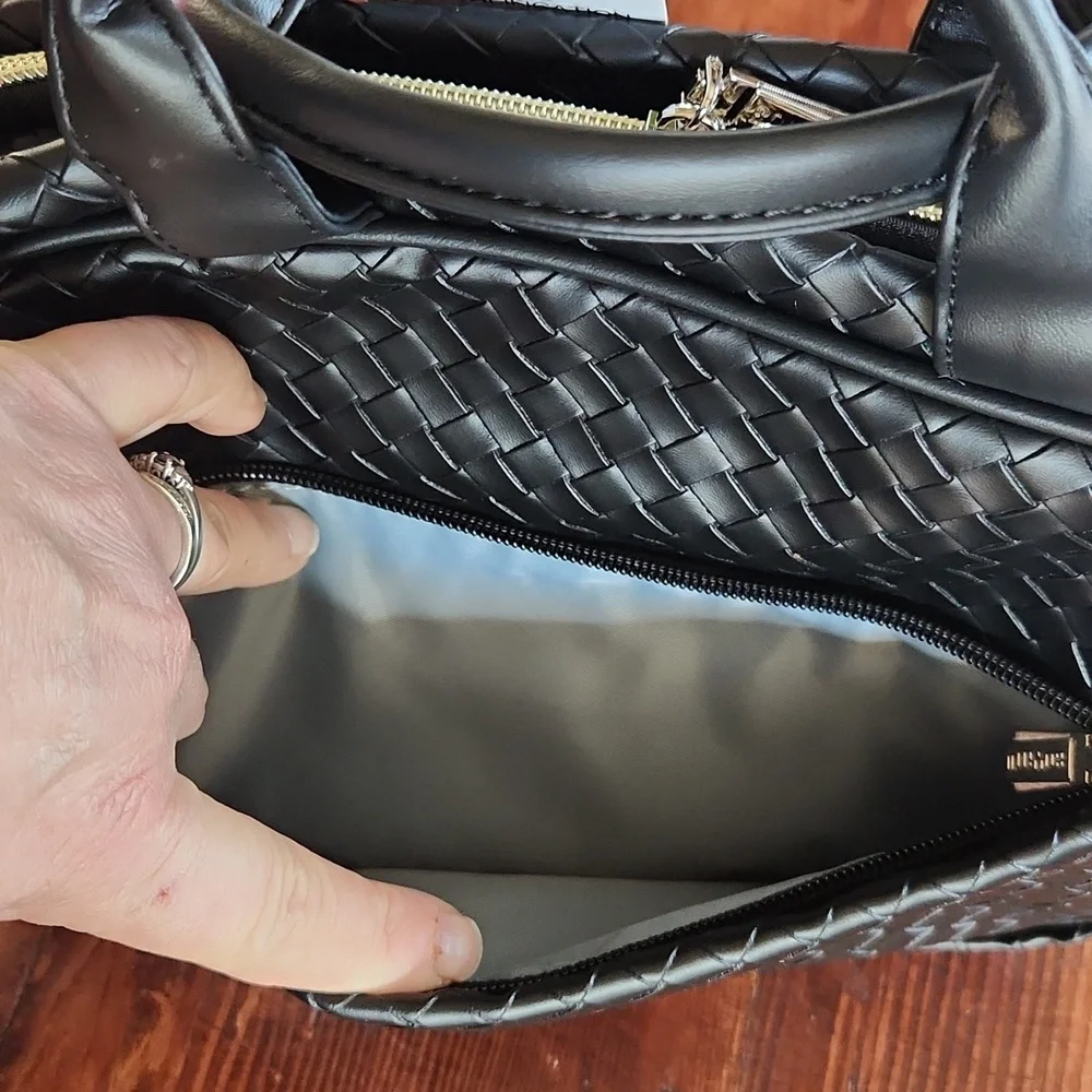 Boyatu Black Make up travel Bag โ NWT โ Woven Leather โ Silver Hardware โ Classy - Picture 9 of 15